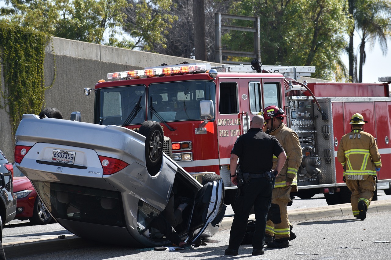 accident, car, firetruck-4858593.jpg